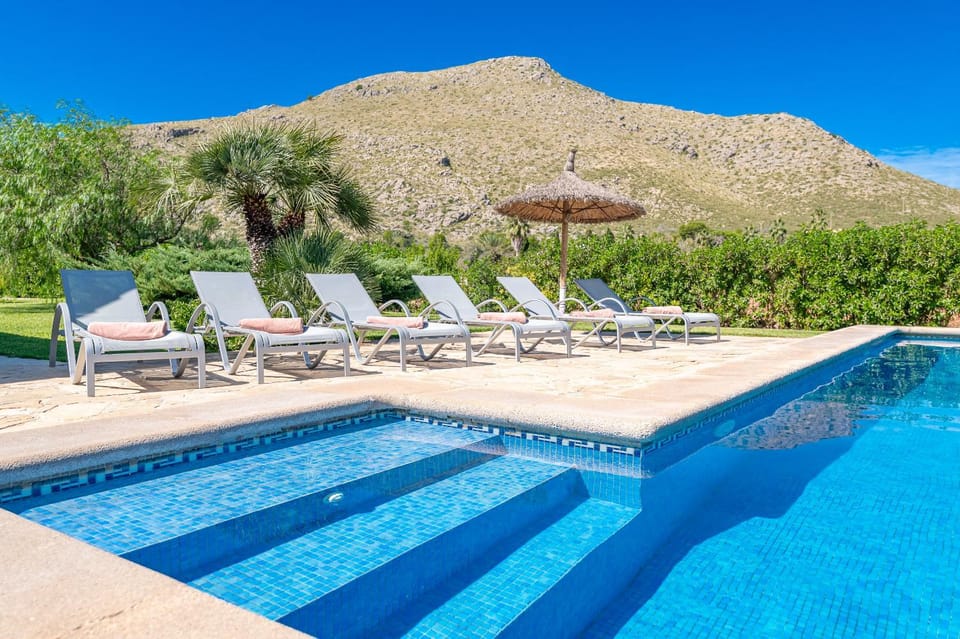 Day, Natural landscape, Mountain view, Swimming pool, sunbed