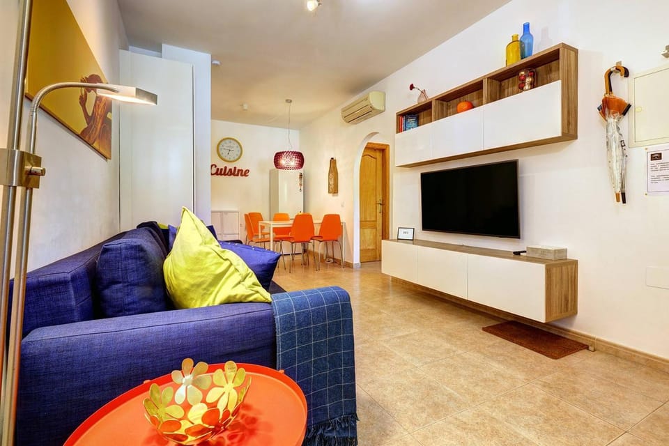 Communal lounge/ TV room, Living room