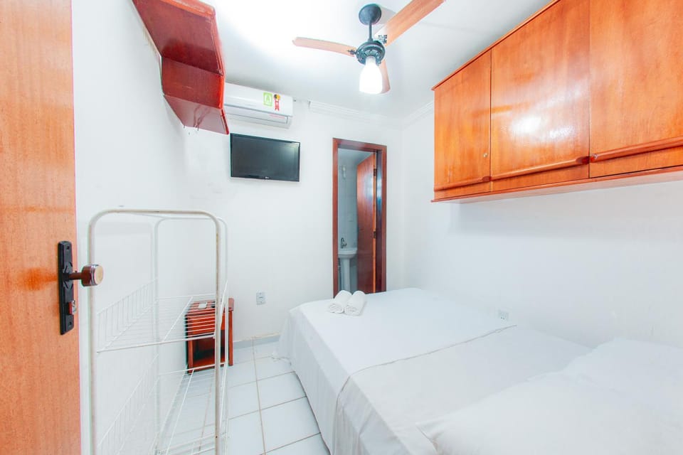 Bed, TV and multimedia, Bedroom