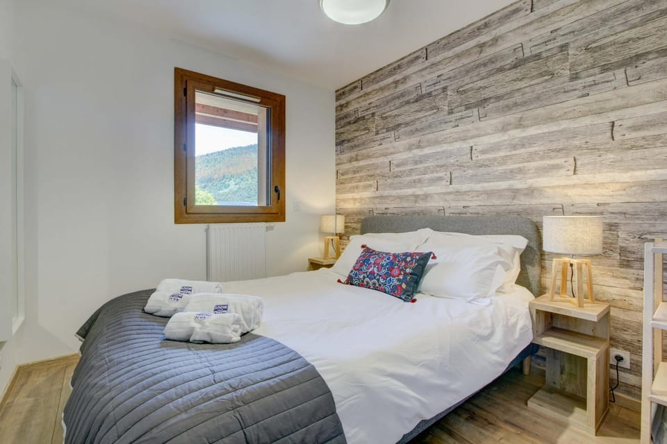 Bed, Bedroom