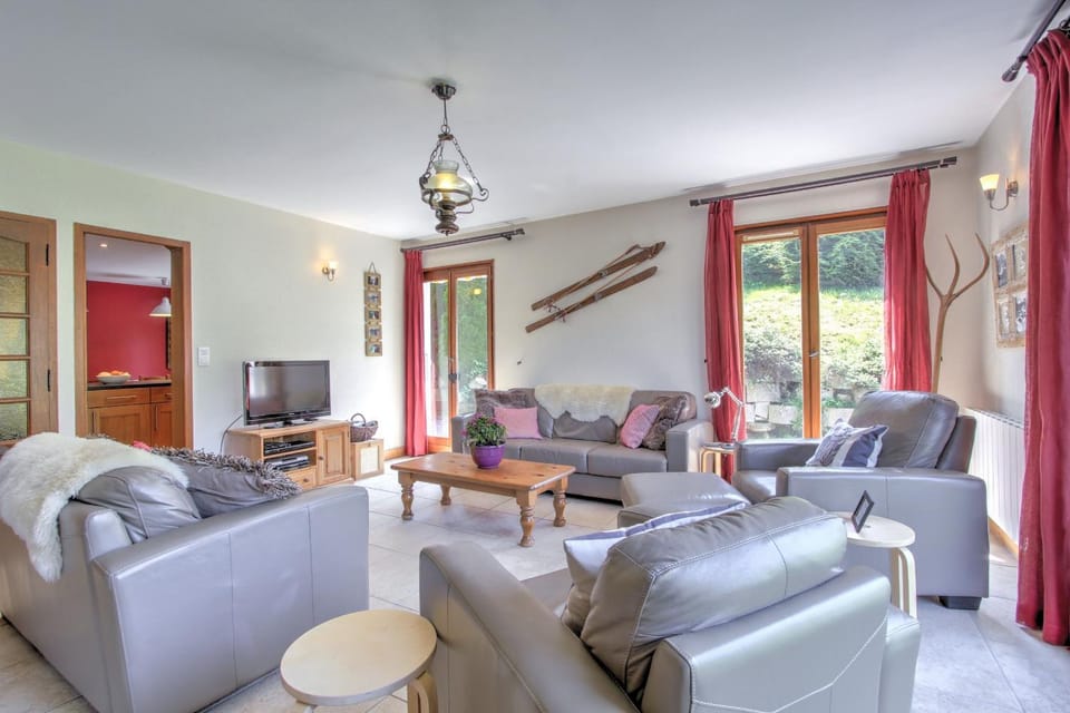 Communal lounge/ TV room, Living room