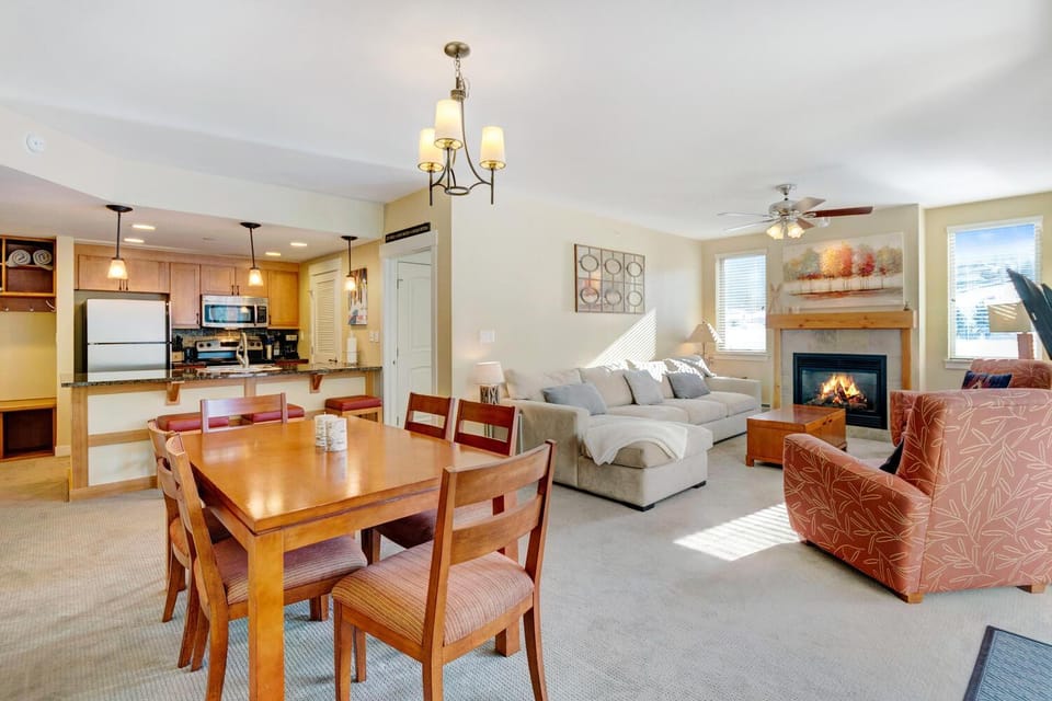 Kitchen or kitchenette, Living room, Dining area