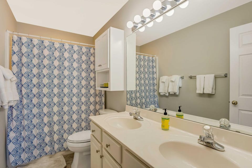 Pool Access! Lake-View Retreat in Osage Beach House in Osage Beach