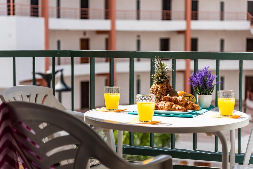 211 Los Cristianos First Sea Line, swimming pool Apartment in Los Cristianos