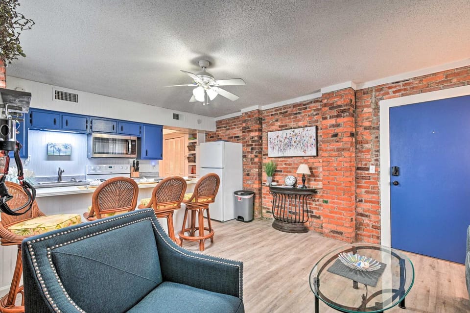 Ground Floor Unit: 10 Miles to Myrtle Beach Apartment in Garden City