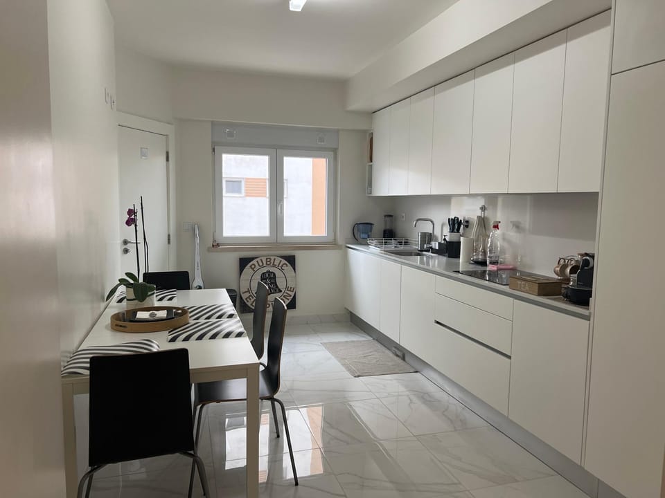 Coffee/tea facilities, Kitchen or kitchenette, minibar, oven, stove, toaster