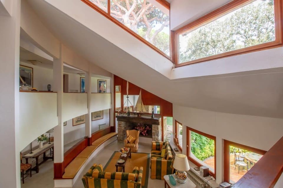 Communal lounge/ TV room, Living room, Seating area, Evening entertainment