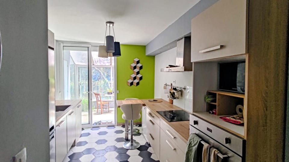 Kitchen or kitchenette, Dining area, dishwasher, oven, stove