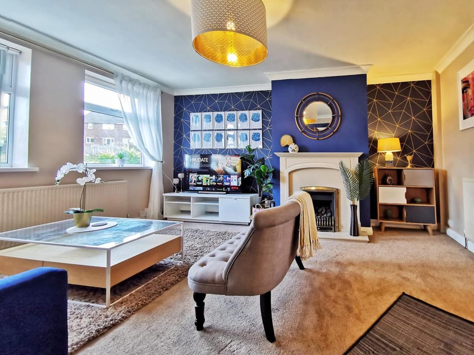 Highstone 4 Bedrooms Home 7 Beds With Parking and Garden House in Borough of Barnsley