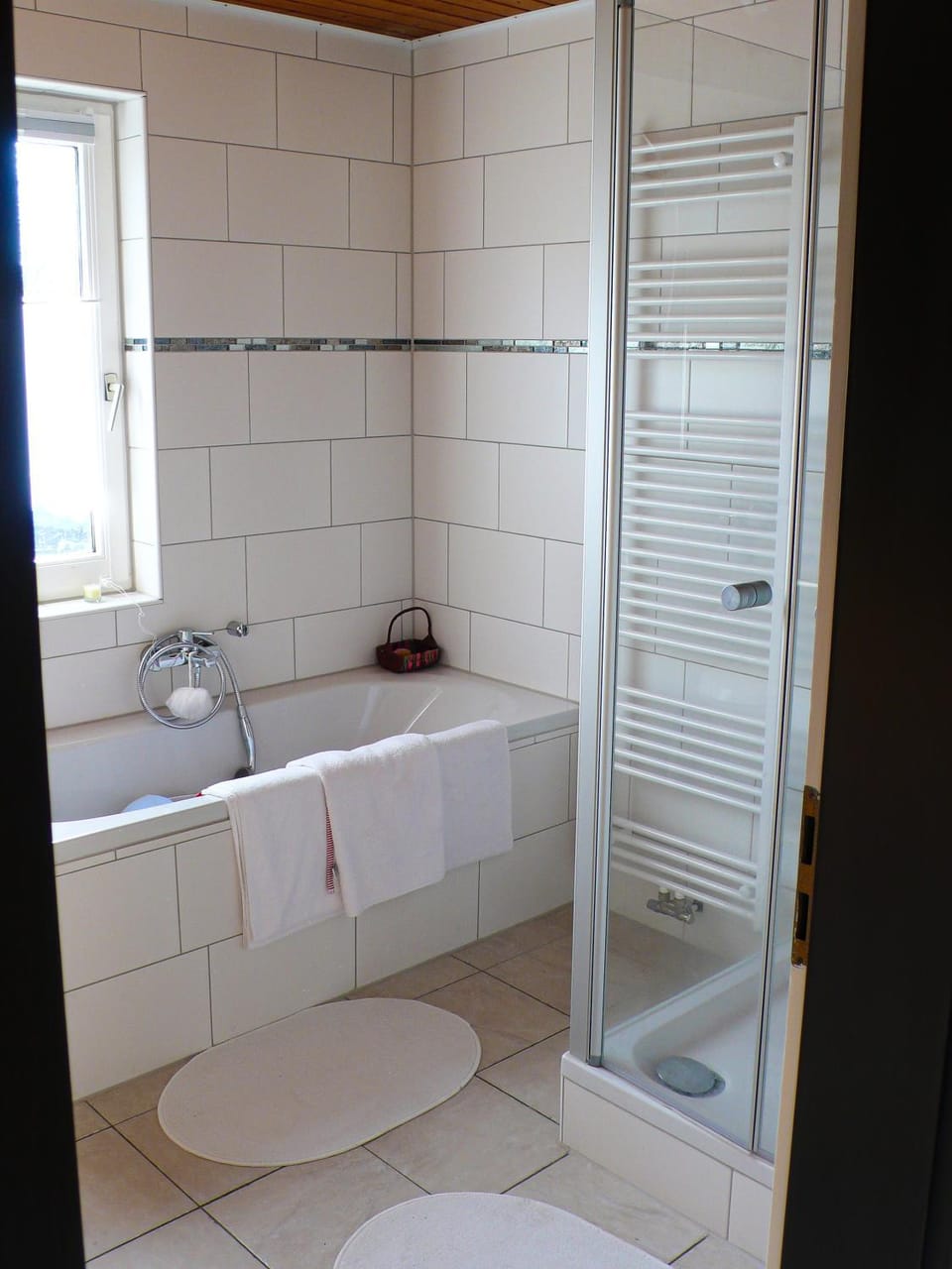 Bathroom, Photo of the whole room, Decorative detail