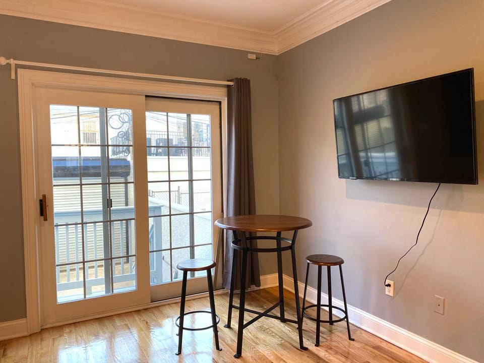 TV and multimedia, Seating area