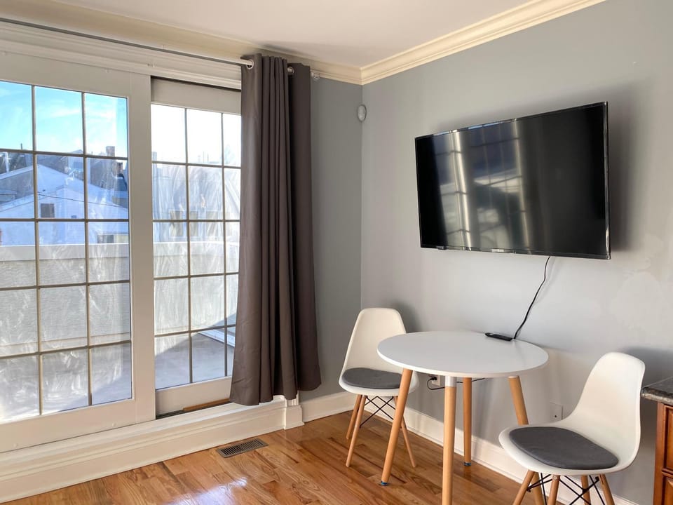 TV and multimedia, Seating area