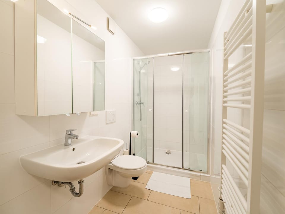 Shower, Toilet, Bathroom, heating