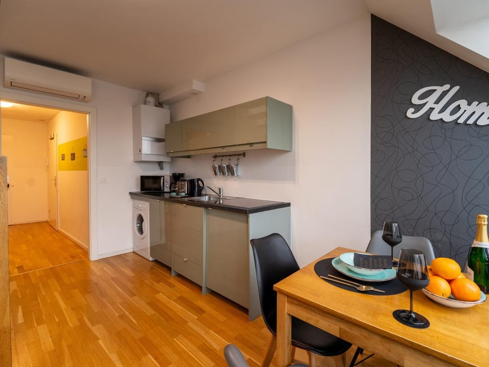 Kitchen or kitchenette, Dining area, dishwasher, microwave, stove, toaster, washing machine, air conditioner
