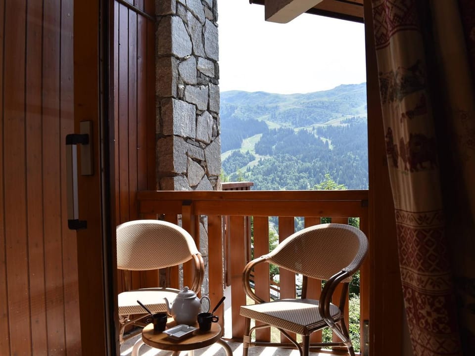 Duplex cosy 4/6 pers, proche télésiège et commerce, pkg couvert, casier à ski – Méribel - FR-1-180-554 Apartment in Les Allues