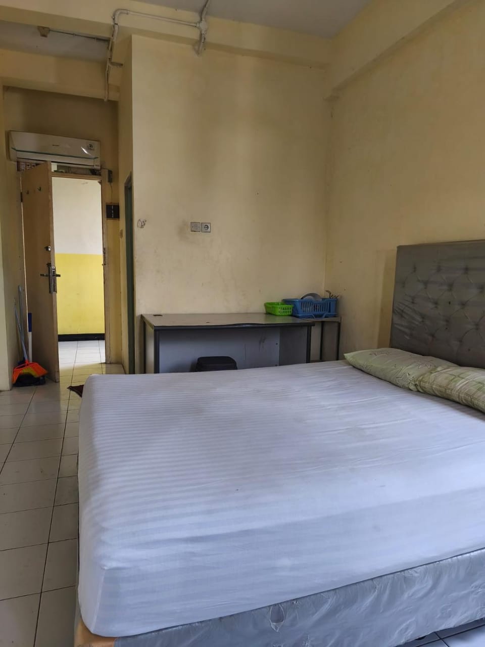 Comfy Studio Emerald Hills Apartment in West Java