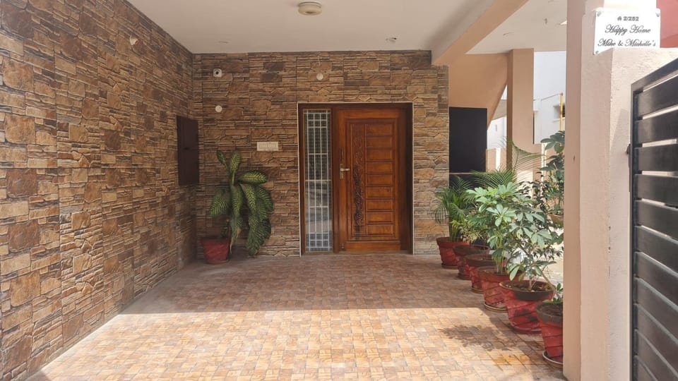 Facade/entrance, Parking