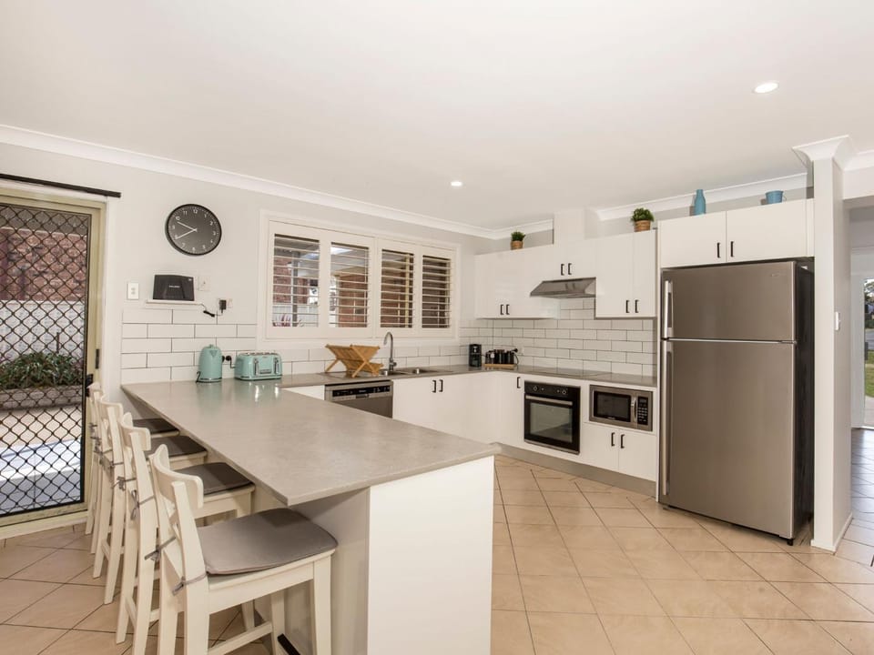 Coastaway I Pet Friendly I 3 Min Walk to Beach House in Culburra Beach