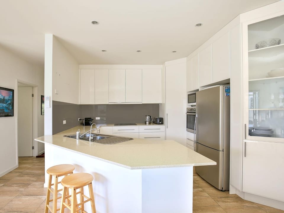 Thalassa I Pet Friendly I 2 Mins Walk to Beach House in Culburra Beach