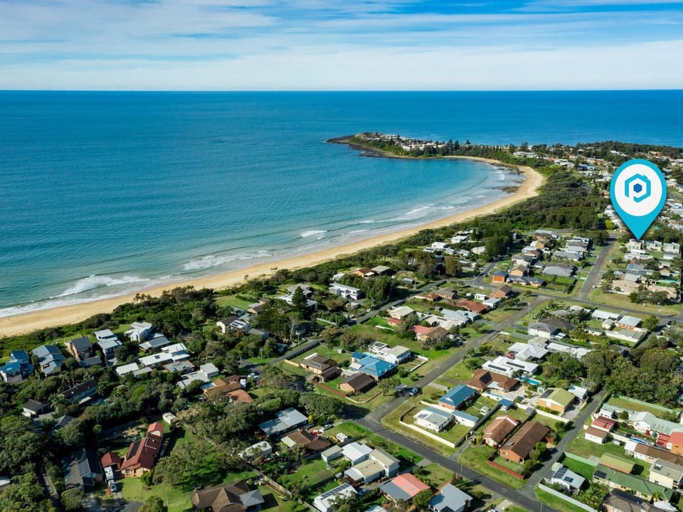 Thalassa I Pet Friendly I 2 Mins Walk to Beach House in Culburra Beach