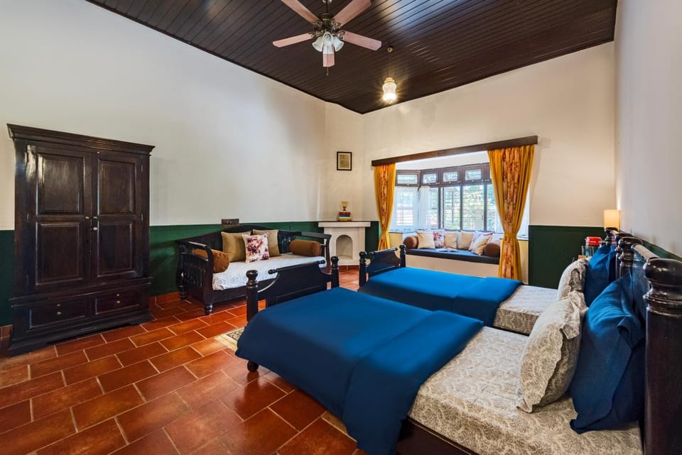 Bed, Photo of the whole room, Seating area, Bedroom