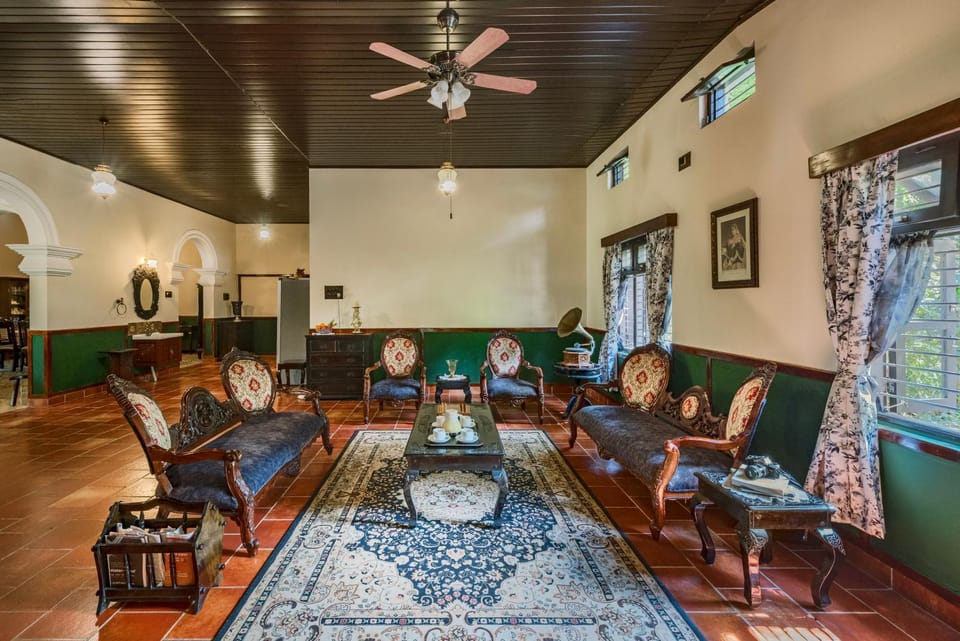 Living room, Seating area