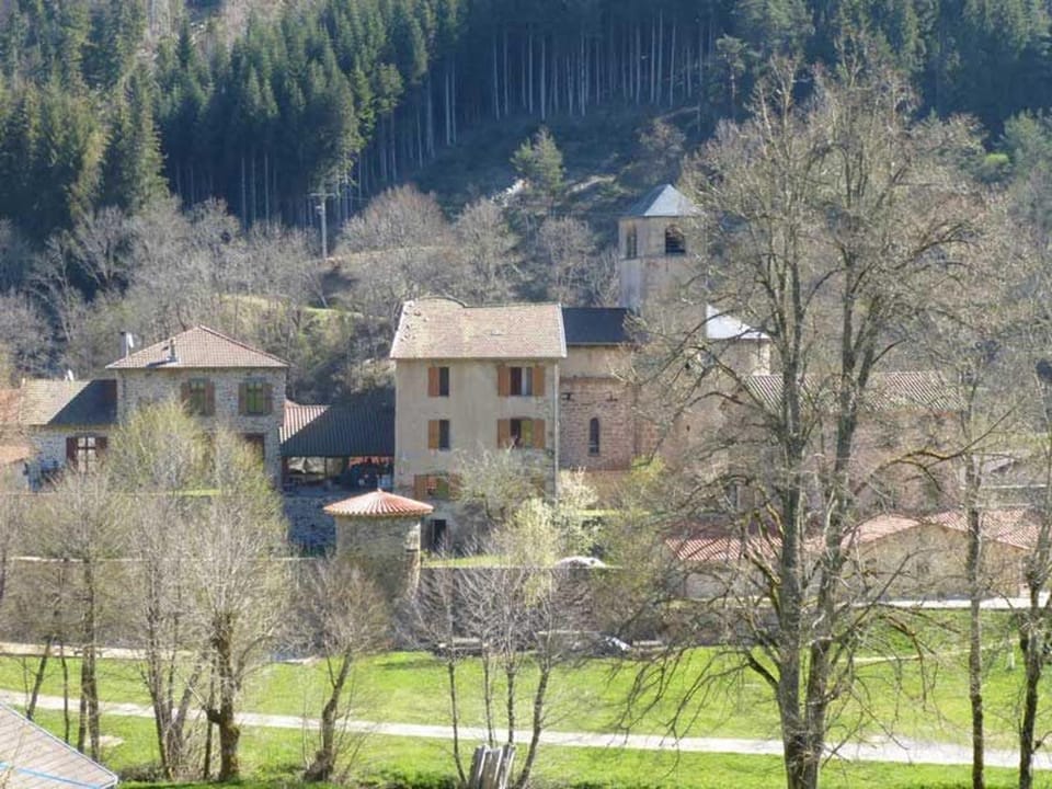 Gîte charmant 5 pers. à Saint-Vert: nature, calme, proche rivières et sites touristiques - FR-1-582-223 House in Auvergne-Rhône-Alpes