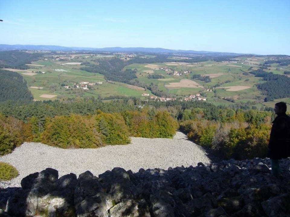 Gîte chaleureux entre festivals, nature et confort avec wifi à Jullianges - FR-1-582-237 House in Auvergne-Rhône-Alpes