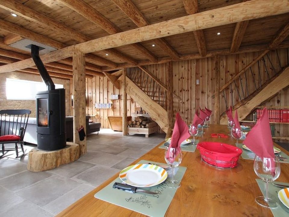 Grand gîte cosy avec terrasse, jardin et jeux à Boisset, proche villages médiévaux et loisirs nature - FR-1-582-246 House in Auvergne-Rhône-Alpes
