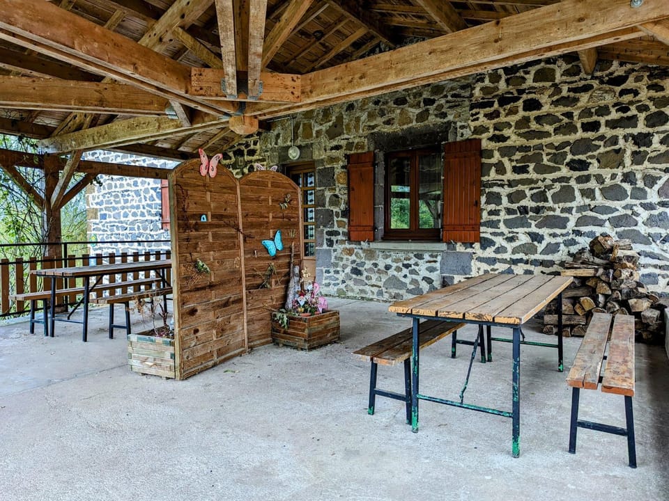 Maison de Vacances Nature avec Grand Jardin et Proximité La Chaise-Dieu - FR-1-582-242 House in Auvergne-Rhône-Alpes