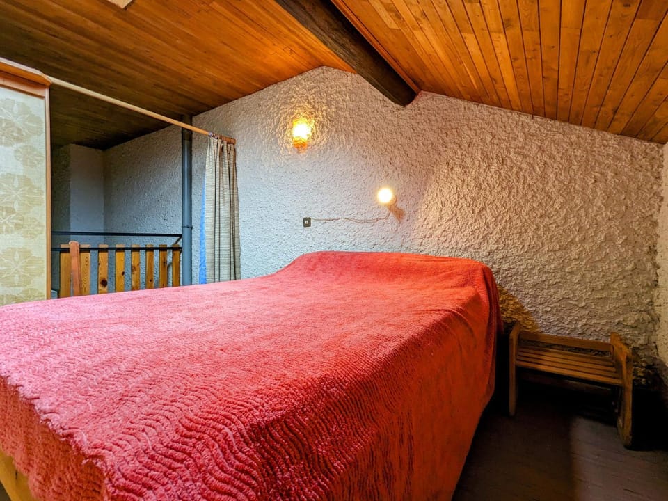 Maison de Vacances Nature avec Grand Jardin et Proximité La Chaise-Dieu - FR-1-582-242 House in Auvergne-Rhône-Alpes