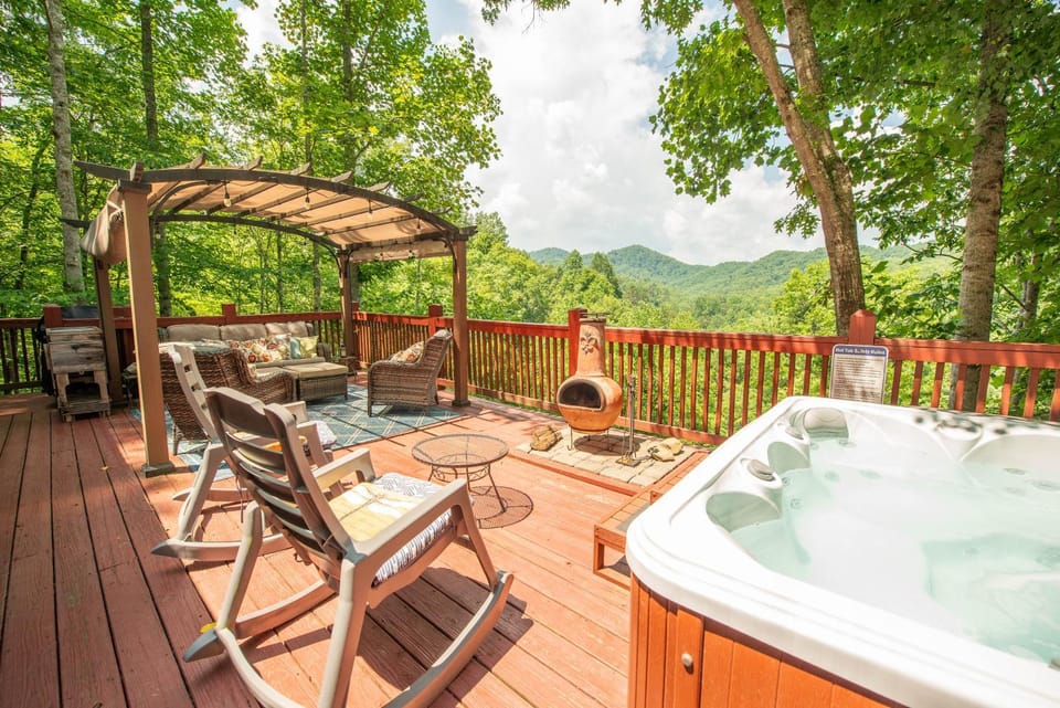 Hot Tub, Fire Pit and Lake Access! Almond Cabin Cabin in Stecoah