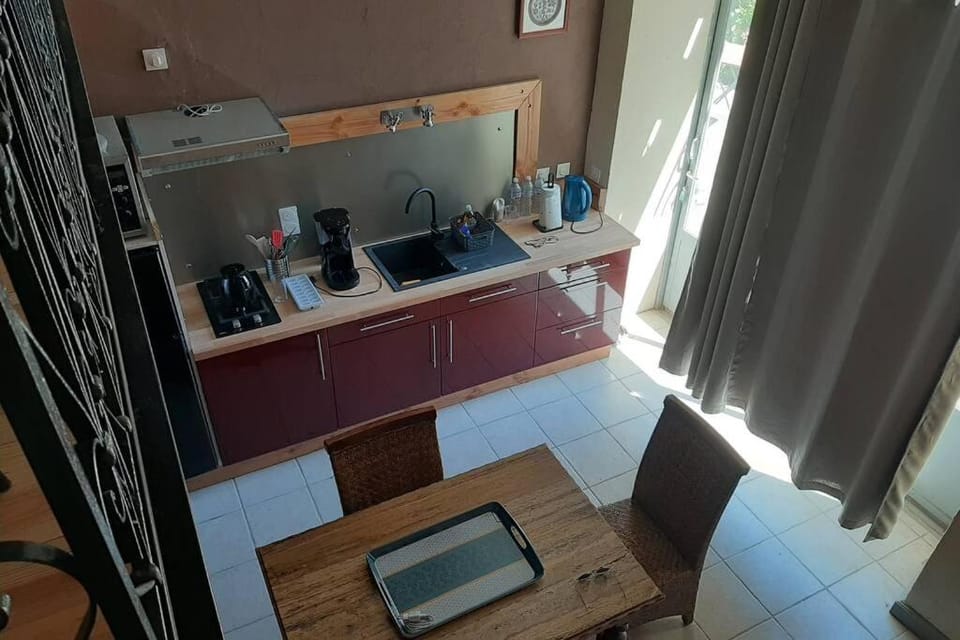 Cave atelier dans ancien domaine viticole Apartment in Occitanie