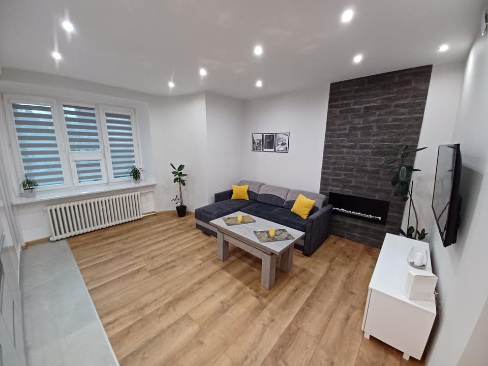 Living room, Seating area, Evening entertainment, internet