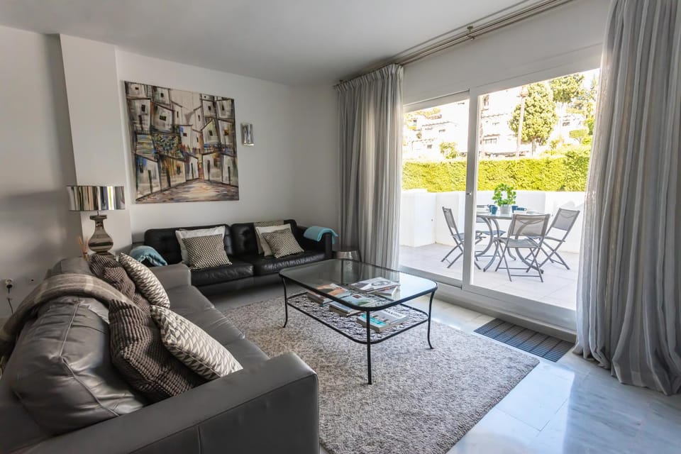 Communal lounge/ TV room, Living room