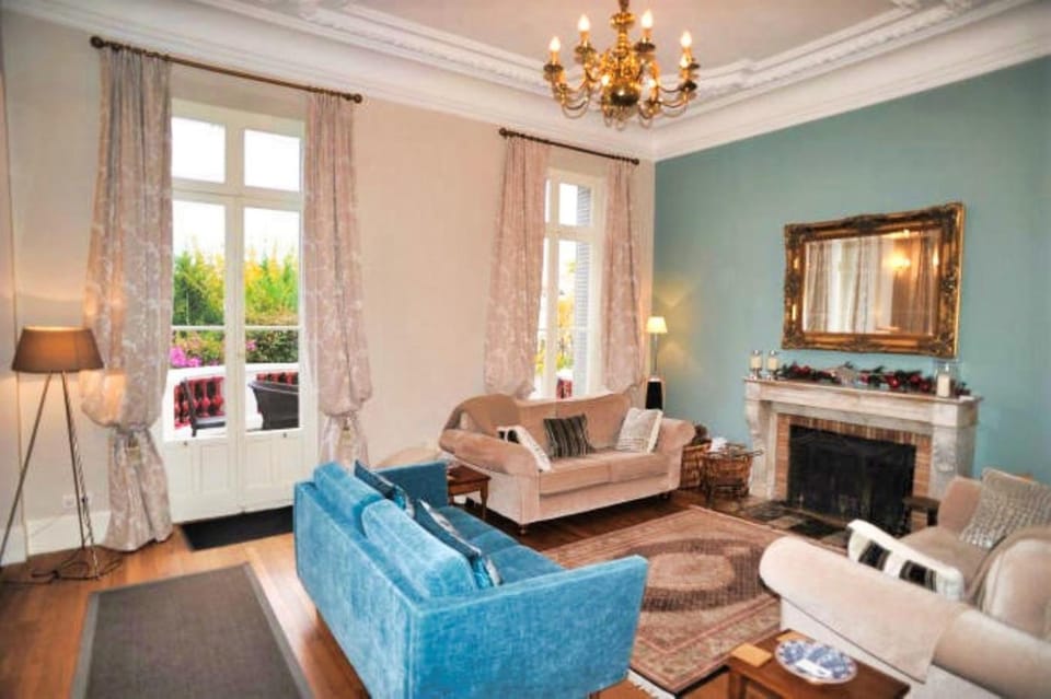 Communal lounge/ TV room, Living room