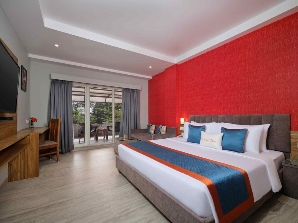 Bed, Photo of the whole room, Seating area, Bedroom
