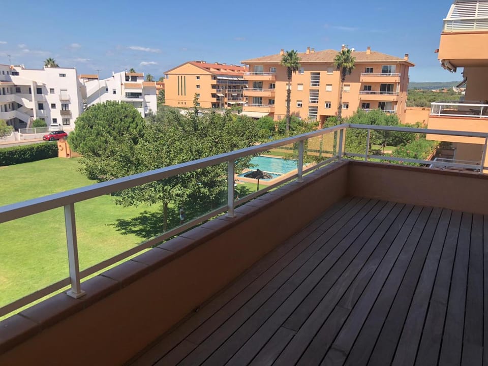 Balcony/Terrace, Street view