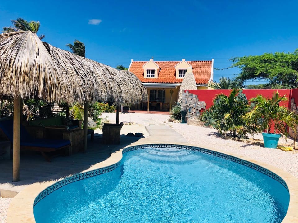 Property building, Garden, Swimming pool