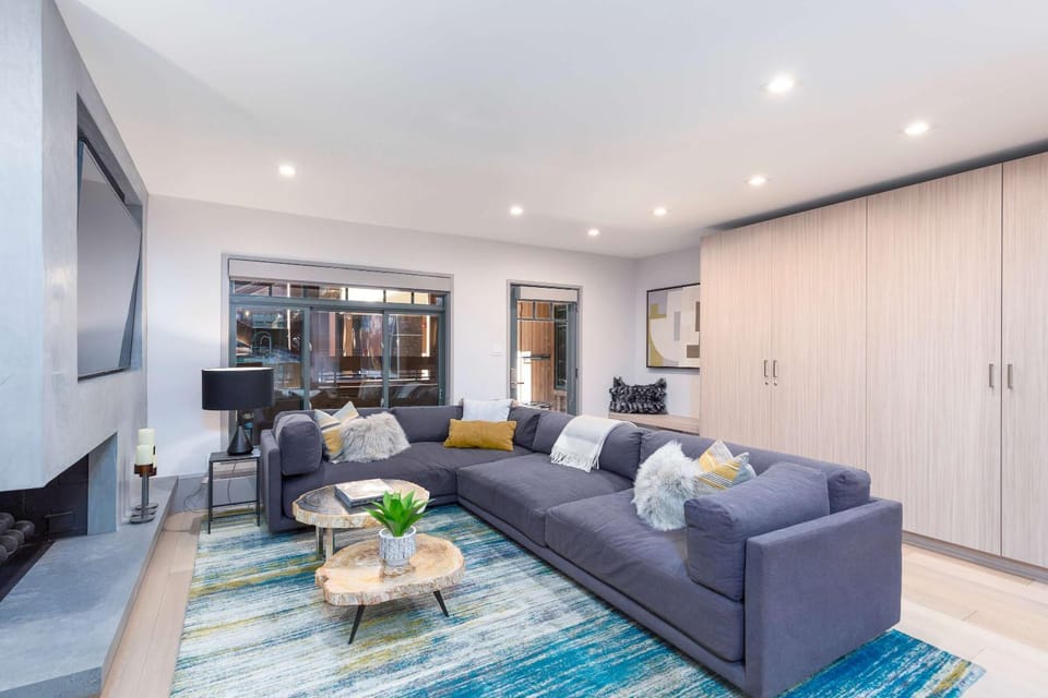 New 2 BR 2 and a half Bath - Luxurious Aspen Mountain Modern! House in Aspen
