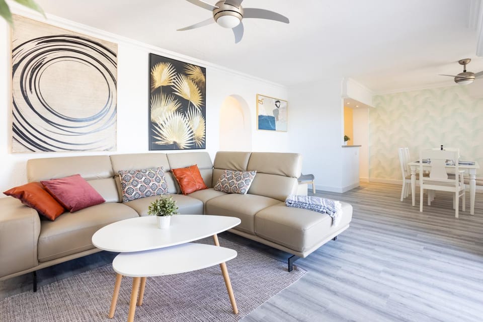 Kitchen or kitchenette, Living room, Dining area