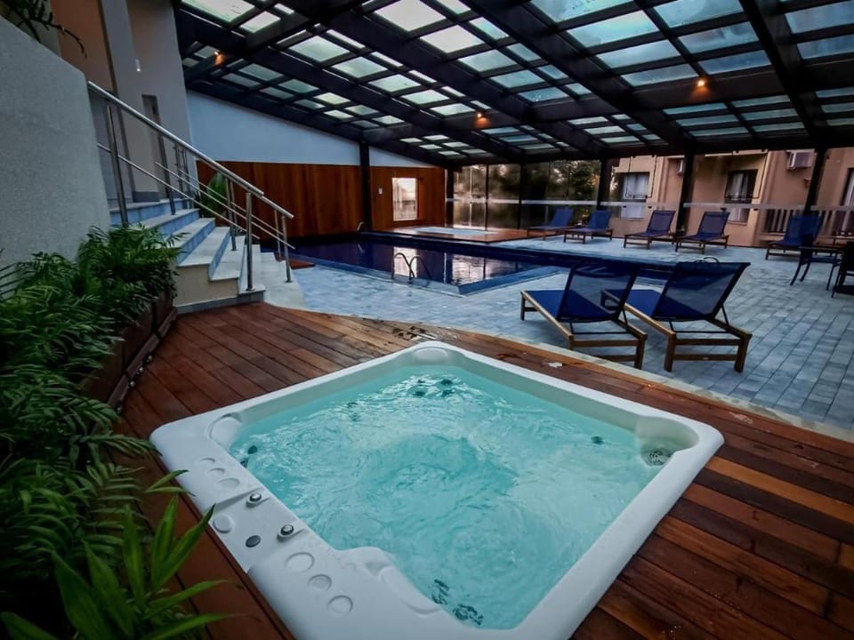 Hot Tub, Swimming pool