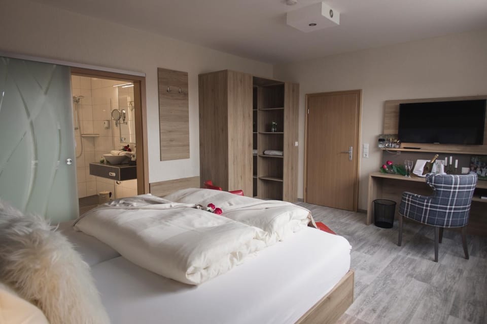 Bed, Photo of the whole room, Bedroom