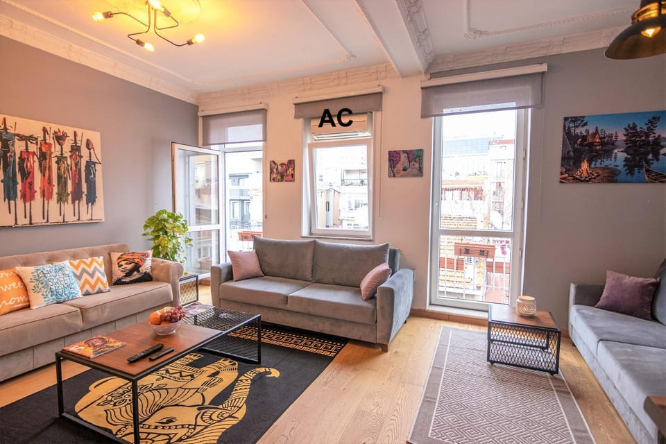Living room, Seating area