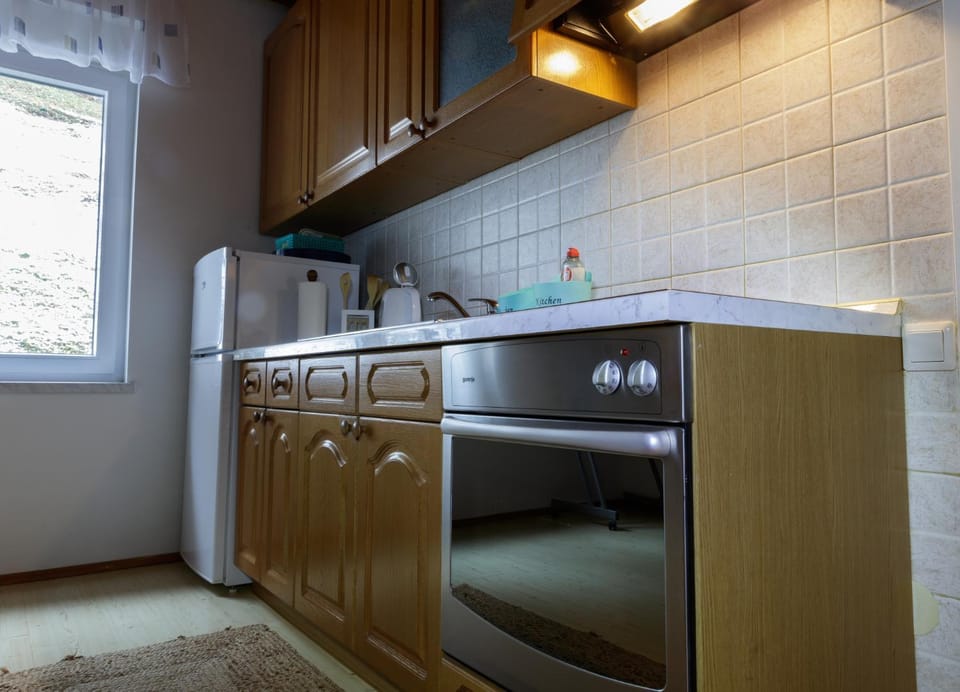 Kitchen or kitchenette, pet friendly, stove