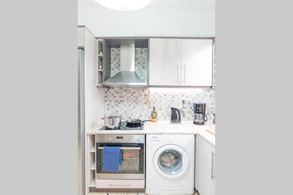 Coffee/tea facilities, Kitchen or kitchenette, oven, stove, washing machine