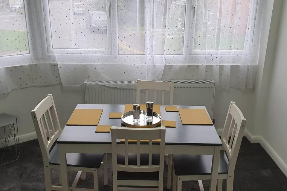 Exquisite and Modern 2 bed Maisonette Apartment in London Borough of Hounslow