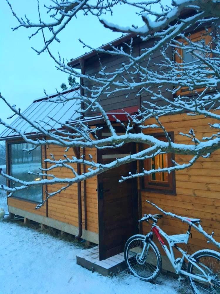 An original Tiny House WiFi, AC, Bikes, HO compatible Apartment in Hungary