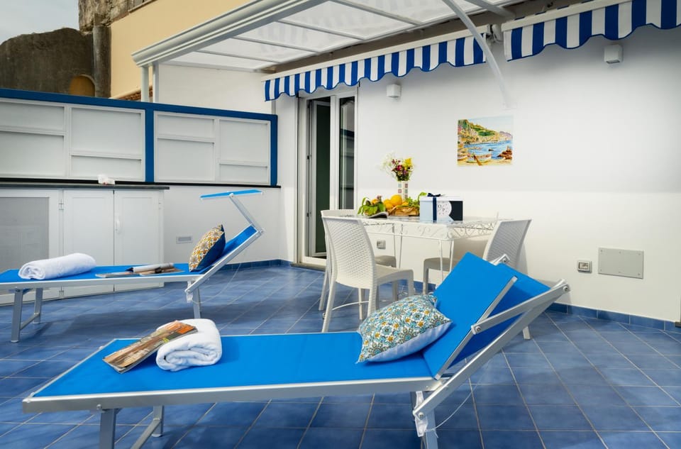 Dining area, sunbed, towels