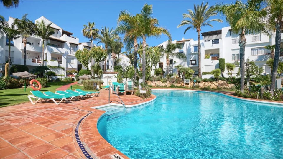 Garden, Swimming pool, Swimming pool, sunbed